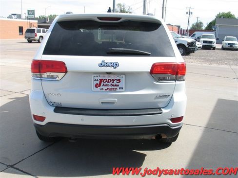 Used 2019 Jeep Grand Cherokee Laredo AWD/4WD image 30