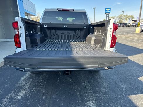 Used 2023 Chevrolet Silverado 1500 LT AWD/4WD image 9