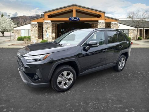Used 2025 Toyota RAV4 XLE AWD/4WD image 1