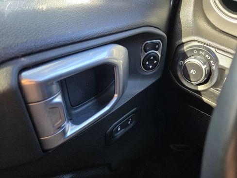 Used 2021 Jeep Wrangler Unlimited Sport image 22