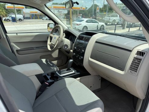 Used 2010 Ford Escape XLS AWD/4WD image 10