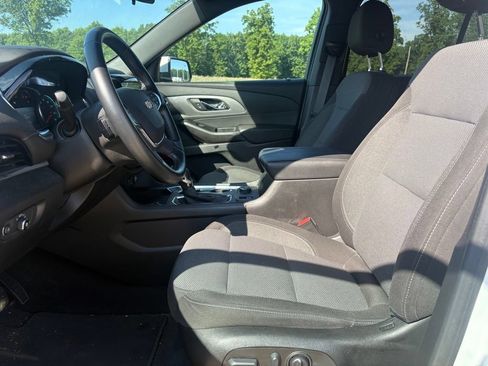 Used 2023 Chevrolet Traverse LT FWD image 13