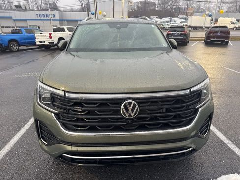 Used 2025 Volkswagen Atlas SEL Premium R-Line image 1