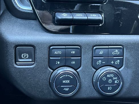 Used 2023 Chevrolet Silverado 1500 High Country w/ High Country Premium Package AWD/4WD image 31