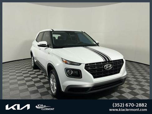 Used 2021 Hyundai Venue SE image 1