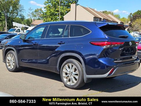 Used 2021 Toyota Highlander Limited image 3