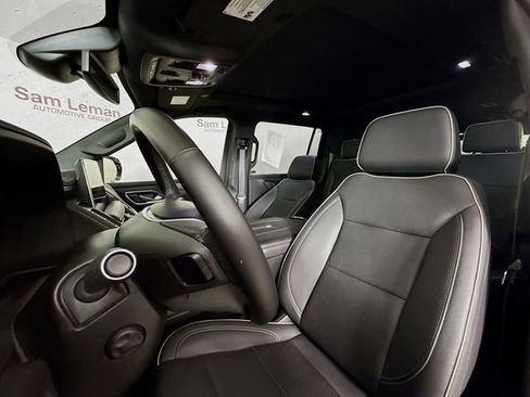 Used 2023 GMC Yukon XL SLT w/ SLT Luxury Package image 22