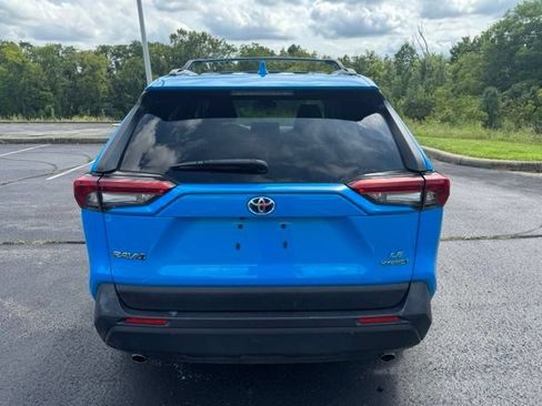 Used 2019 Toyota RAV4 LE w/ Carpet Mat Package AWD/4WD image 4
