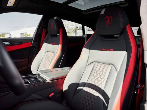 Used 2024 Lamborghini Urus S AWD/4WD image 47