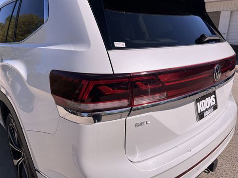 Used 2025 Volkswagen Atlas SEL Premium R-Line image 18