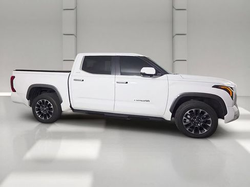 Used 2025 Toyota Tundra Limited AWD/4WD image 35