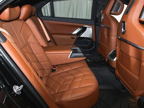 Used 2025 BMW 760i xDrive image 63