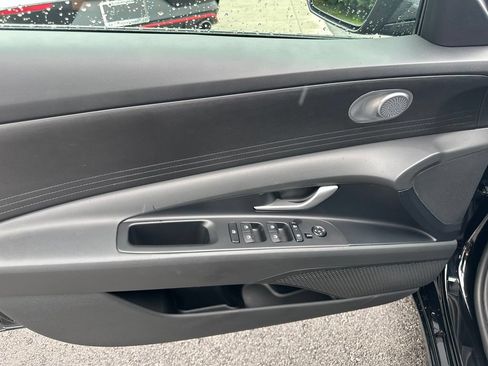Used 2026 Hyundai Elantra SE FWD image 12