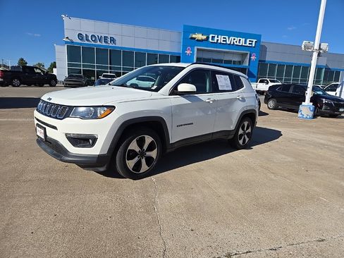 Used 2018 Jeep Compass Latitude image 1