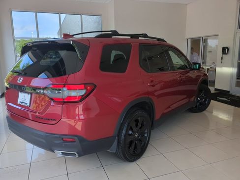 Used 2025 Honda Pilot Black Edition image 5