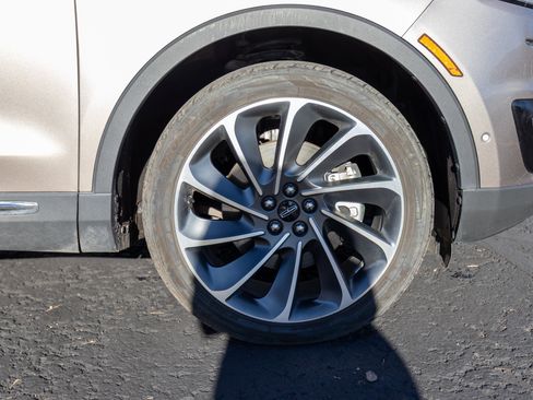 Used 2020 Lincoln Nautilus Reserve w/ Equipment Group 202A image 31