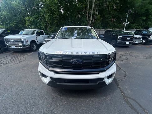 Used 2025 Ford Expedition Active AWD/4WD image 2