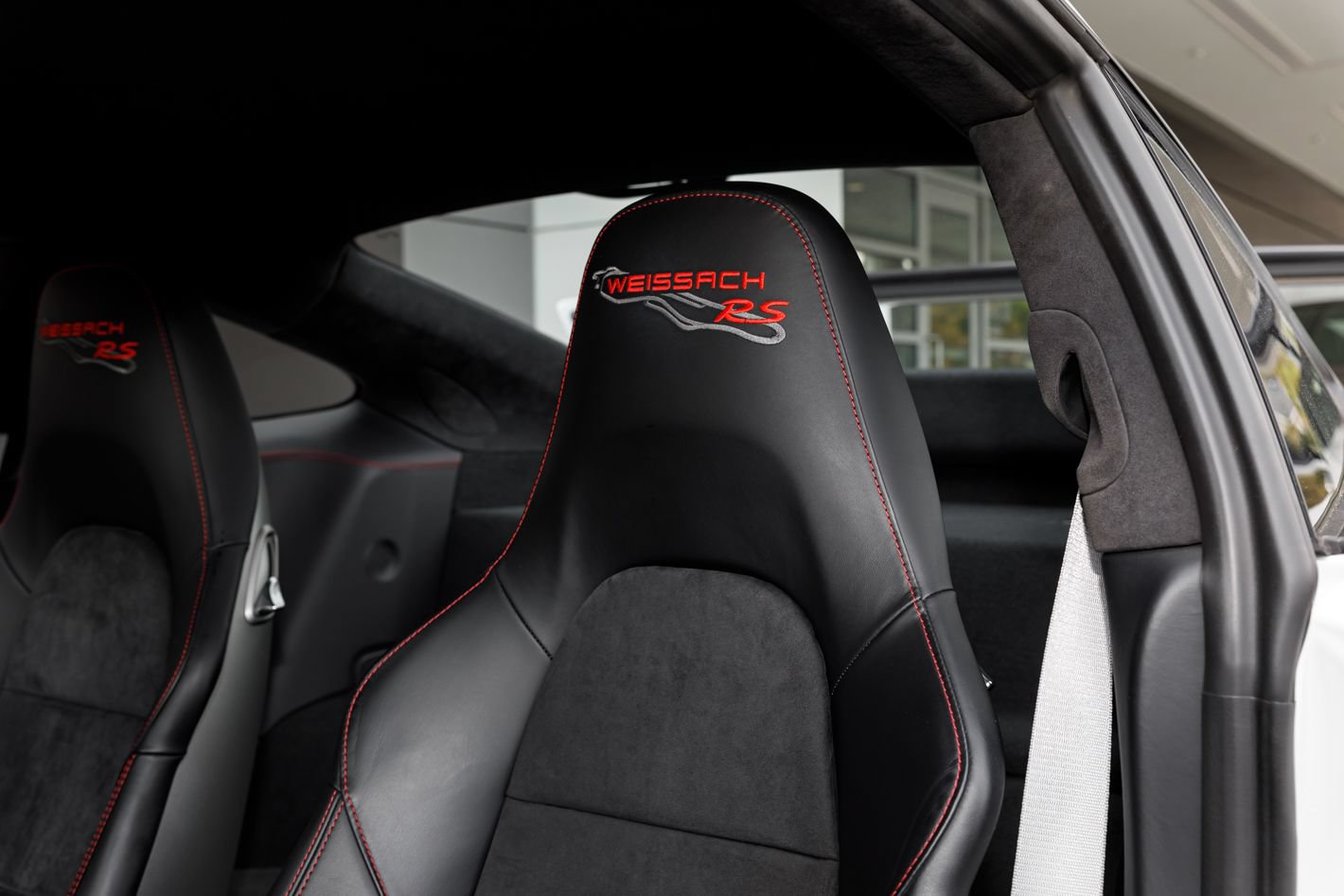 Used 2018 Porsche 911 GT2 RS w/ Weissach Package RWD image 55