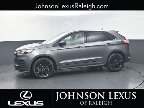 Used 2022 Ford Edge SE w/ Black Appearance Package image 2