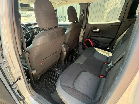 Used 2017 Jeep Renegade Trailhawk AWD/4WD image 17