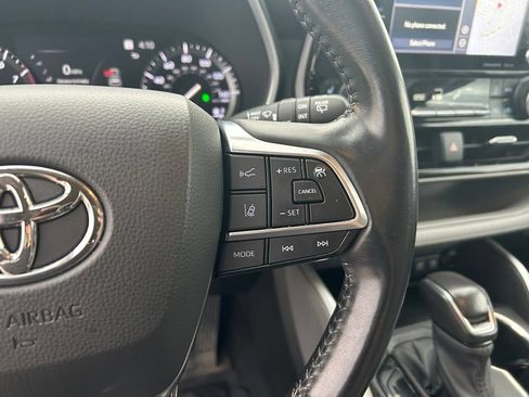 Used 2020 Toyota Highlander XLE AWD/4WD image 18