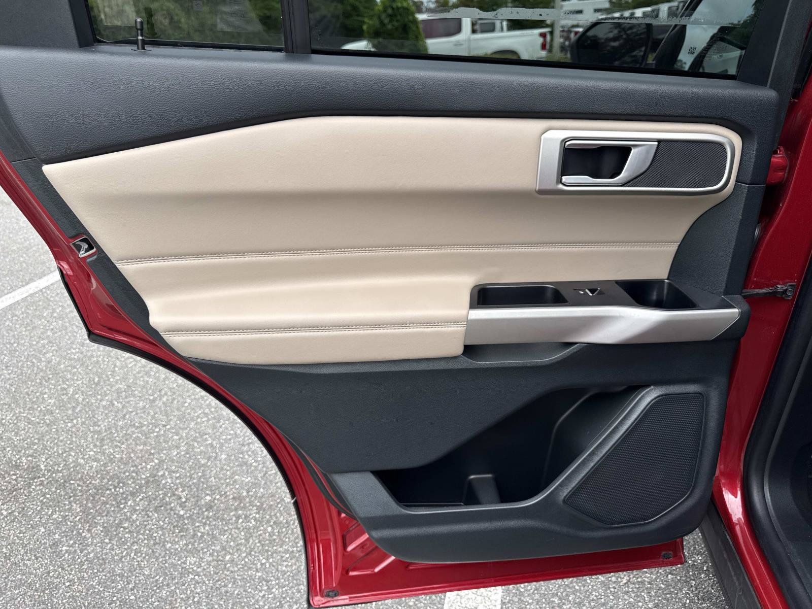 Used 2023 Ford Explorer XLT RWD image 9