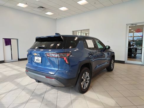 Used 2026 Chevrolet Equinox LT AWD/4WD image 3