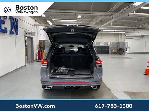 Used 2025 Volkswagen Atlas SEL Premium R-Line image 12