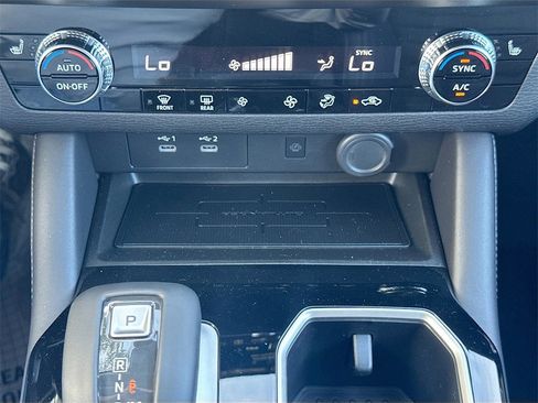 New 2025 Mitsubishi Outlander SE image 16