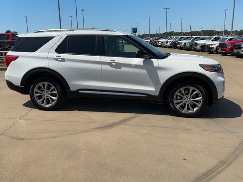 Used 2024 Ford Explorer Limited image 9