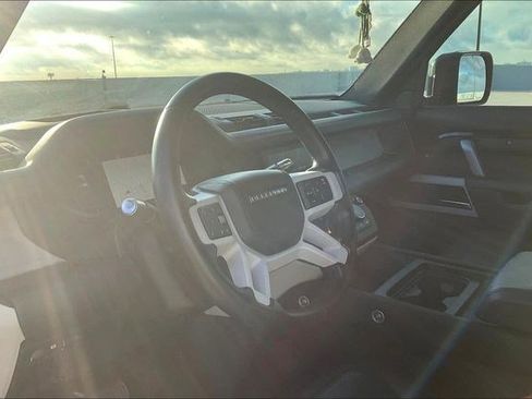 Used 2022 Land Rover Defender 90 X-Dynamic HSE image 7