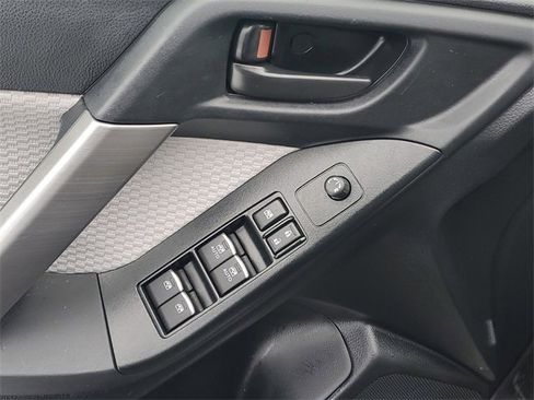 Used 2018 Subaru Forester 2.5i w/ Alloy Wheel Package image 15