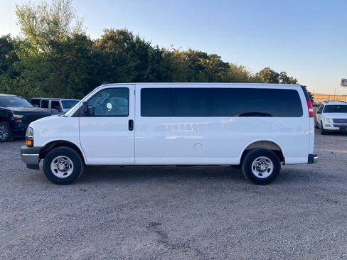 Used 2025 Chevrolet Express 3500 LT w/ LT Preferred Equipment Group RWD image 3