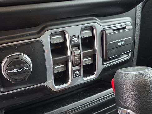 Used 2023 Jeep Wrangler Sahara image 17