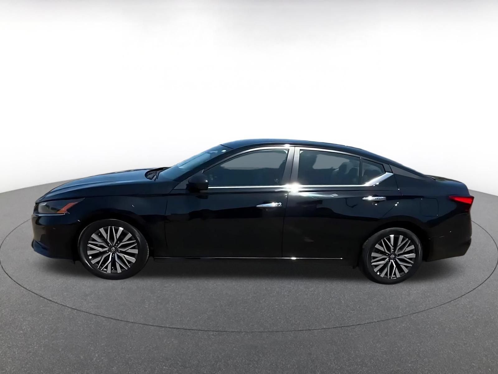 Used 2025 Nissan Altima 2.5 SV FWD image 8