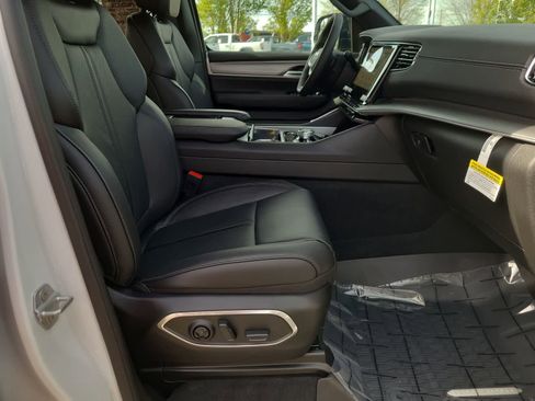 New 2026 Jeep Grand Wagoneer 4WD image 22