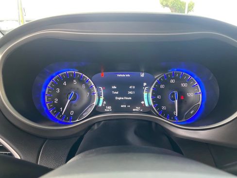 Used 2026 Chrysler Pacifica Select FWD image 33
