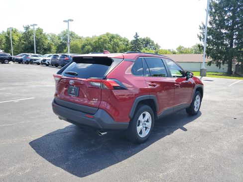 Used 2019 Toyota RAV4 XLE w/ Convenience Package AWD/4WD image 3