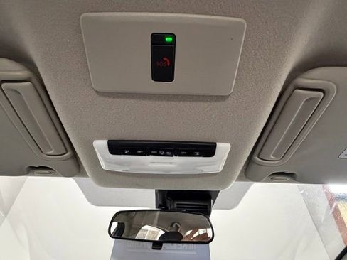 Used 2024 Nissan Versa SR FWD image 29