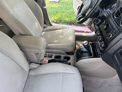 Used 2012 Jeep Patriot Latitude w/ Altitude Pkg AWD/4WD image 28