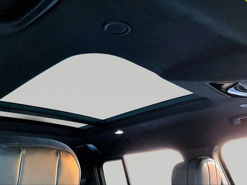 Certified 2025 Land Rover Defender 110 X image 25