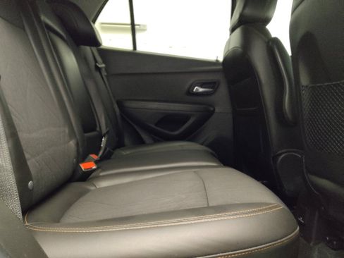 Used 2021 Chevrolet Trax LT FWD image 19