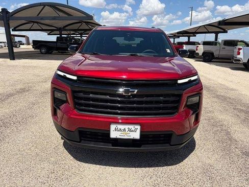 Used 2024 Chevrolet Traverse LT w/ Midnight/Sport Edition FWD image 2
