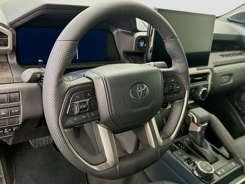 Used 2026 Toyota Tacoma Limited AWD/4WD image 18