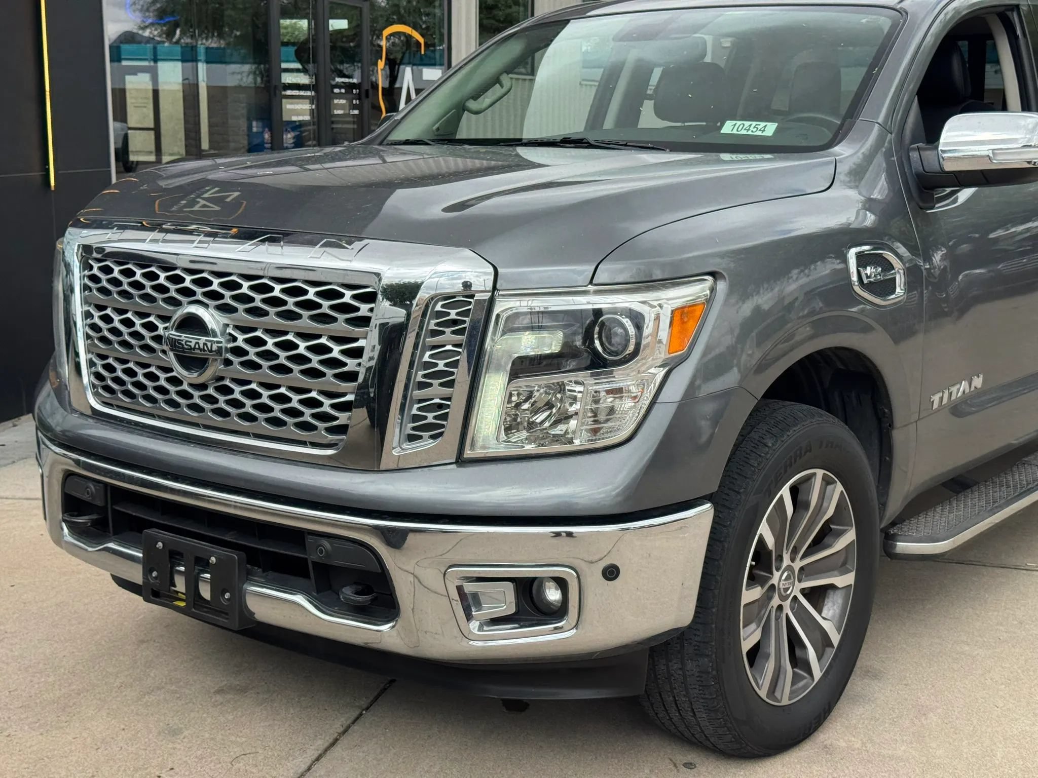 Used 2017 Nissan Titan SL AWD/4WD image 30