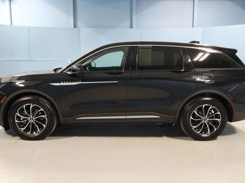 Used 2024 Lincoln Nautilus Premier AWD/4WD image 30