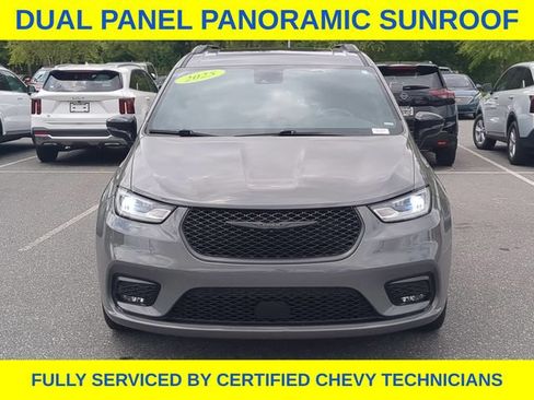 Used 2025 Chrysler Pacifica Limited FWD image 13