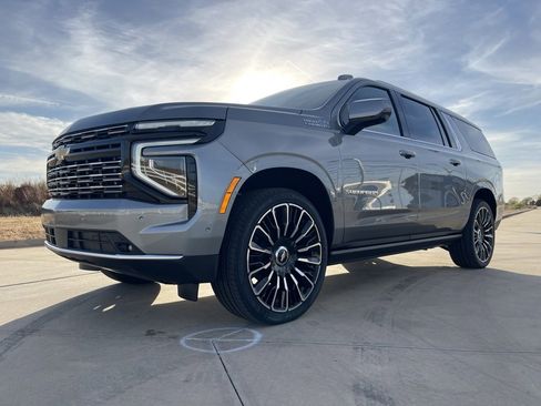 New 2026 Chevrolet Suburban High Country image 7