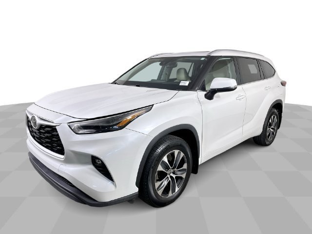 Used 2024 Toyota Highlander XLE AWD/4WD image 1