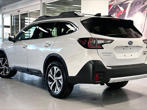 Used 2022 Subaru Outback Touring image 4